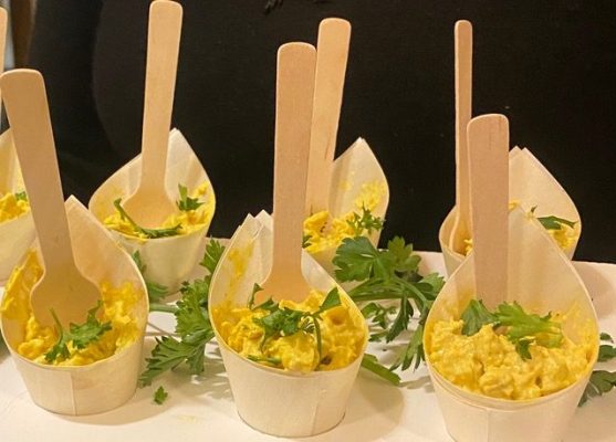 Curry chicken salad with mango chutney & green apples