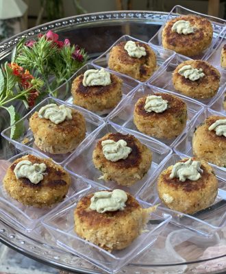 Crab cakes with a remoulade sauce